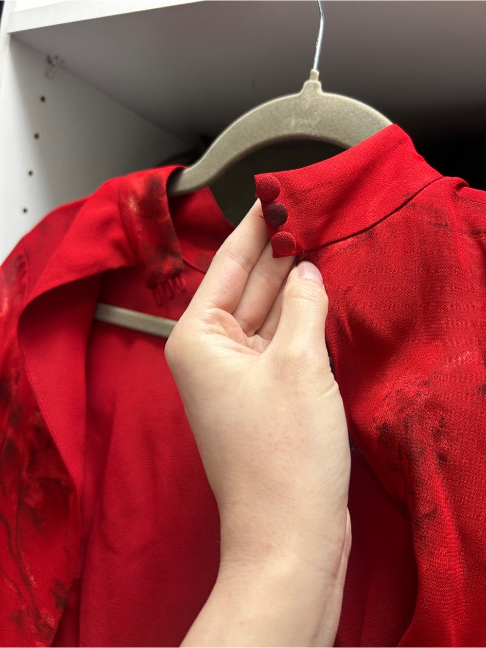 Roxana top in a vermillion red floral print, featuring a mock neck & flutter sle - Picture 11 of 13